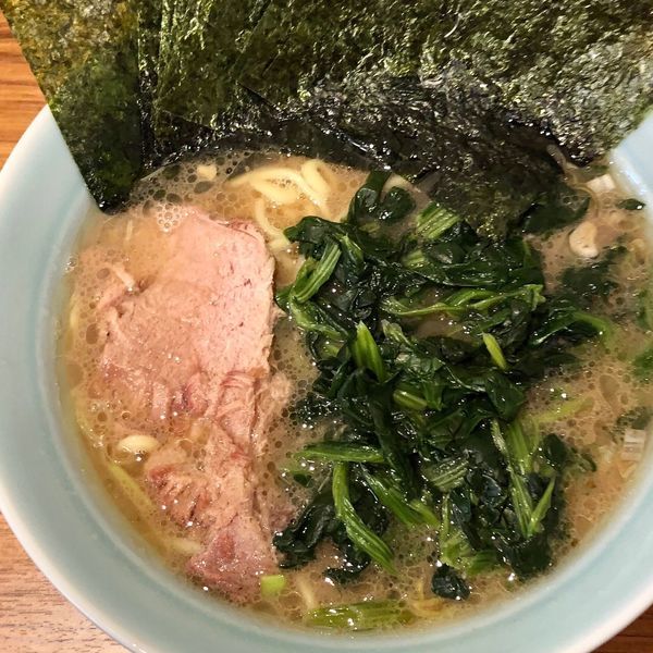 「ラーメン(700円) ほうれん草(100円) のり(100円)」@横浜家系ラーメン 兼ひろ家の写真