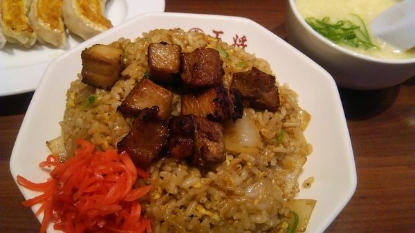 「天下無敵の焼豚炒飯 餃子セット 936円(税抜)」@大阪王将 岩本町店の写真