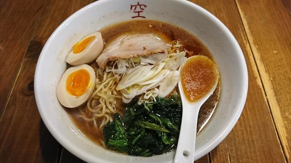 「味玉しょうゆらーめん　７９９円」@麺屋 空の写真