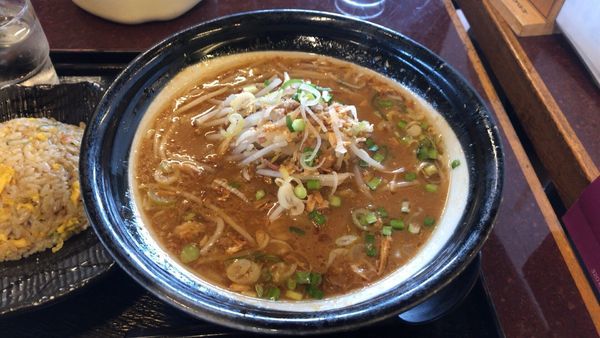「土日ランチ(味噌らーめん 半チャーハン」@らいもん 五井店の写真