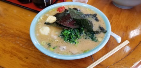 「ラーメン中盛りﾁｬｰｼｭｰ固め油多め」@千葉家の写真