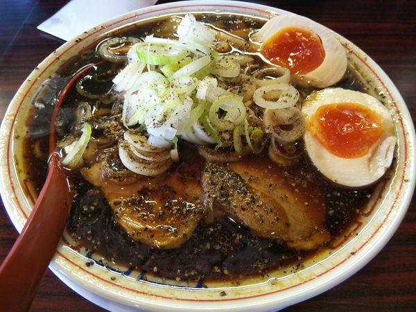 「【限定】梓川ブラックラーメン　大盛り　＋味玉：サービス券」@煮干しらあめん 燕黒の写真