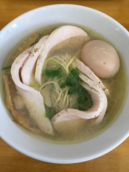「ゆず塩そば味玉肉増量＋鶏チャーシュー追加」@拉麺 はま家 沖野店の写真
