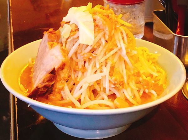 「中ラーメン」@立川マシマシ 9号店の写真