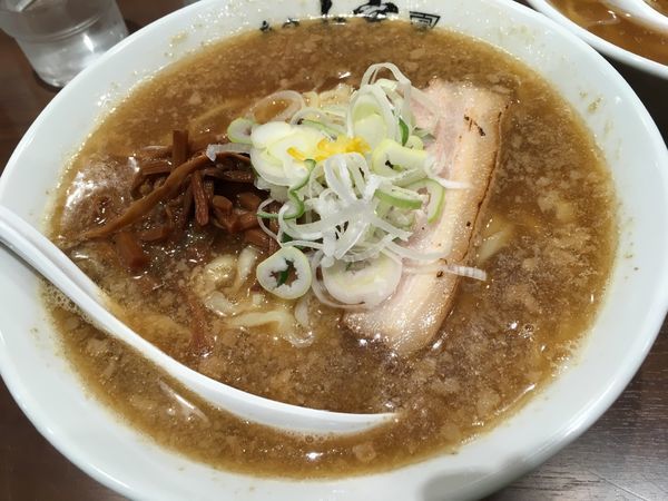 「煮干醤油らーめん」@らーめんとしょうが焼き あの小宮の写真