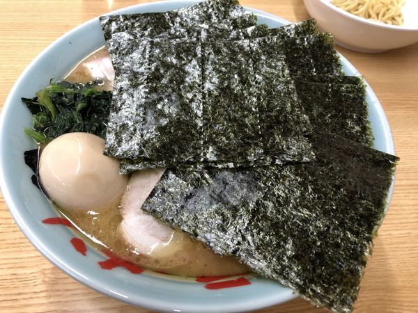 「チャーシュー麺中盛濃いめ&味玉」@近藤家 本店の写真