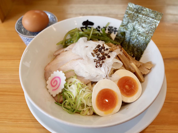 「奥美濃古地鶏と背脂のダブルあぶら〜めん もりもり…1100円」@ニボチャチャ！！ラーメン あらき軒の写真
