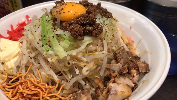 「混ぜそば」@ガツ盛りラーメン バンブル 西浦和店の写真