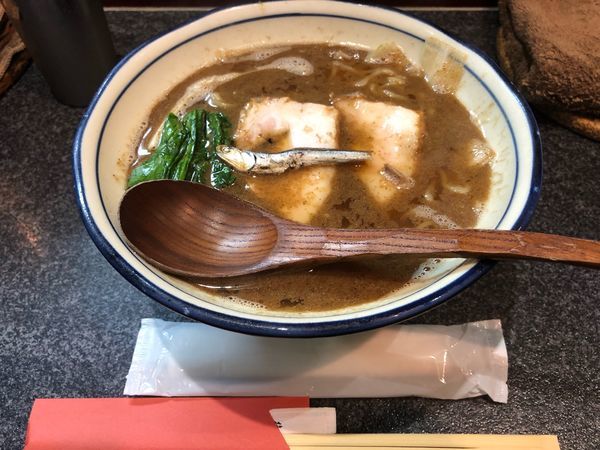 「かけラーメン850」@烈志笑魚油 麺香房 三くの写真