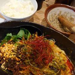 汁なし担々麺880＋ランチ ライス小(無料)