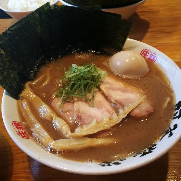 「らぁ麺､🉐トッピング」@麺屋 庄太 六浦本店の写真