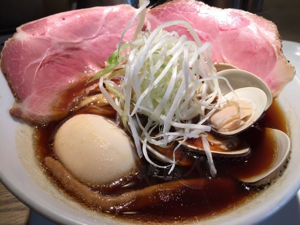 「蛤らーめん 煮卵トッピング」@くそオヤジ最後のひとふりの写真