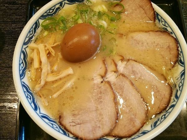 「チャーシューめん＋味つけ玉子」@博多麺房 赤のれん 西麻布本店の写真