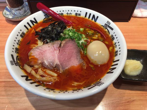 「味玉赤辛拉麺(5辛)920円＋鬼辛増し100円＋ニンニク50円」@鶏拉麺JINの写真