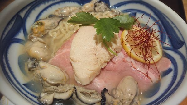 「（よしかわ）カキの冷やしラーメン＋大盛り＋カキ３個」@むぎくらべの写真