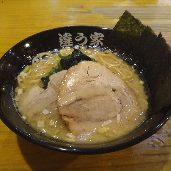 「らーめん」@横浜家系ラーメン 違う家の写真