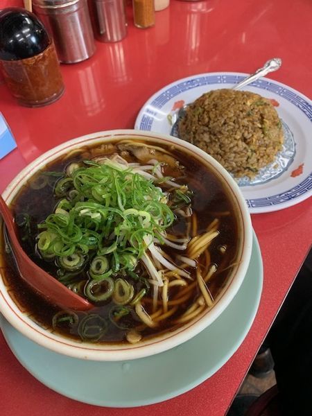 「中華そば（小）600円　ヤキメシ500円」@新福菜館 本店の写真