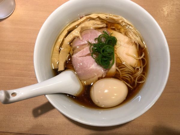 「味玉醤油ラーメン」@らぁ麺 はやし田 新宿本店の写真