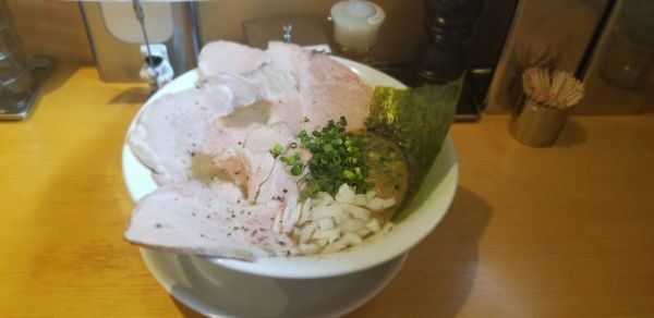 「濃厚海老ﾁｬｰｼｭｰそば1070円和え玉180円」@麺屋 まほろ芭の写真