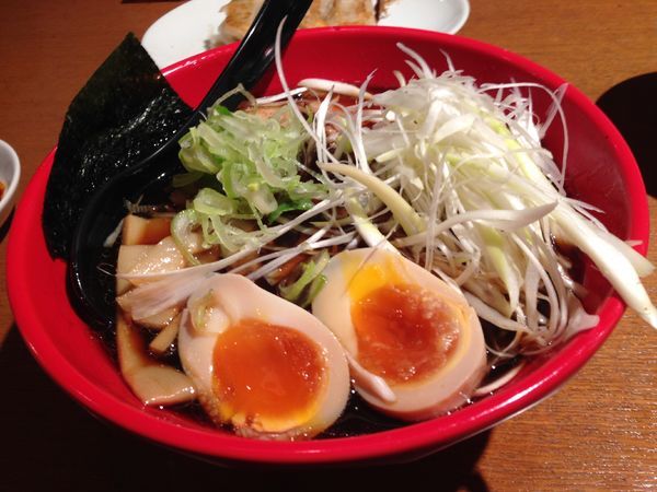 「富山ブラックねぎ玉ラーメン」@麺家いろは CiC店の写真