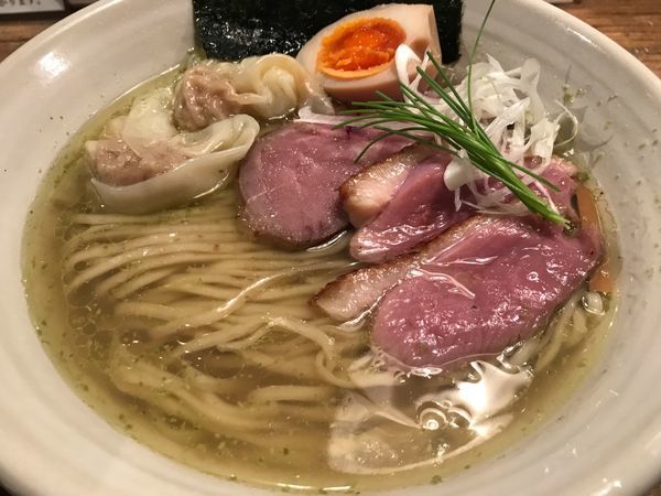 「塩 和歌山県産ぶどう山椒 1,150円 肉ワンタン 200円」@Homemade Ramen 麦苗の写真