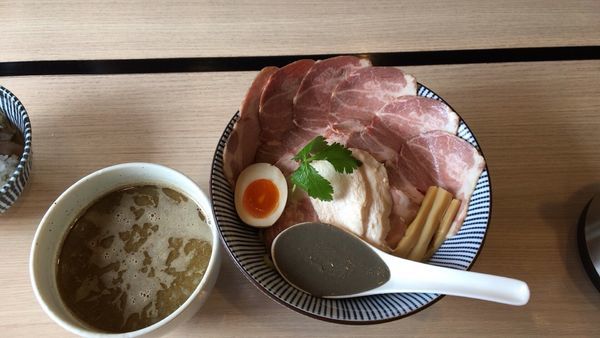 「煮干しつけ麺特製トッピング」@寿製麺よしかわ 坂戸店の写真
