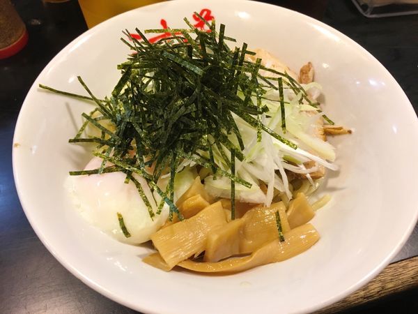 「油そば＋半熟卵＋白ねぎ」@東京麺珍亭本舗 鶴巻町店の写真