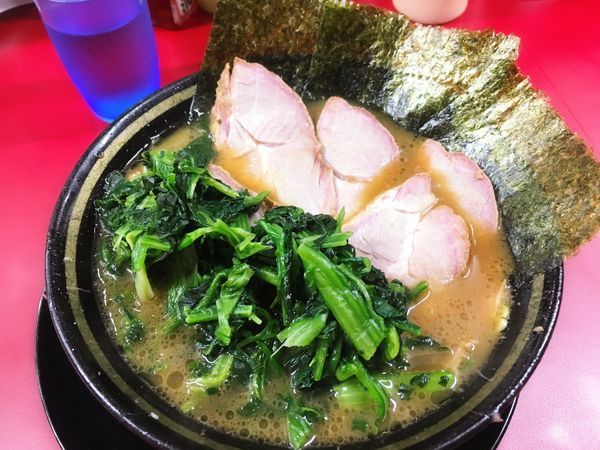 「チャーシューメン5枚＋青菜」@家系ラーメン 王道家の写真
