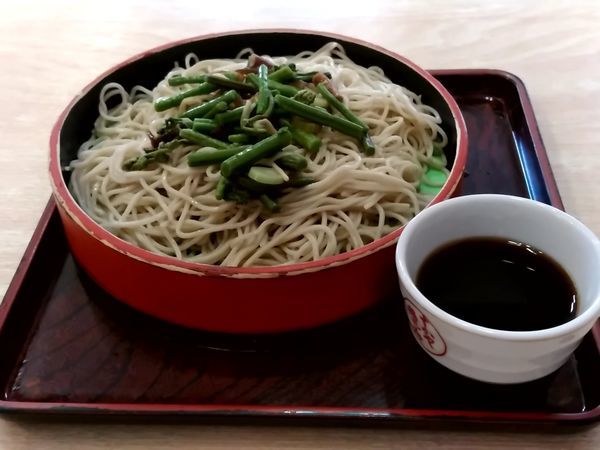 「冷し山菜蕎麦(並盛)680円」@すかや 鶴見支店の写真