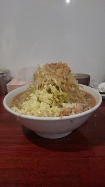 「ラーメン¥750(ニンニク　ヤサイ　アブラ別皿)」@俺の生きる道 つくば店の写真