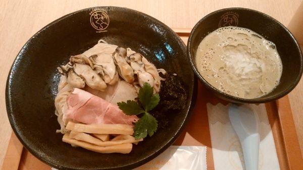 「【寿製麺よしかわ】濃厚牡蠣のつけそば￥980-+牡蠣３個」@むぎくらべの写真