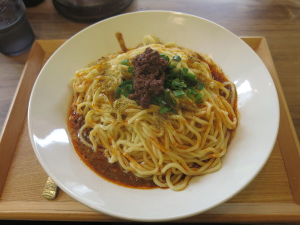 「大盛り汁なし担担麺(辛め)：950円」@担担麺 ぺんぺんの写真