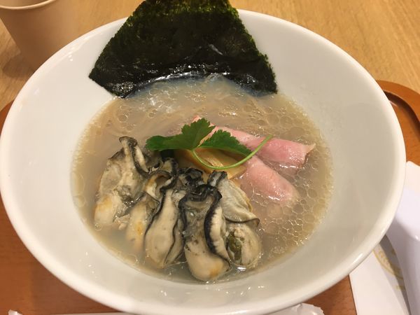 「牡蠣そば ＋ 牡蠣3コ」@むぎくらべの写真