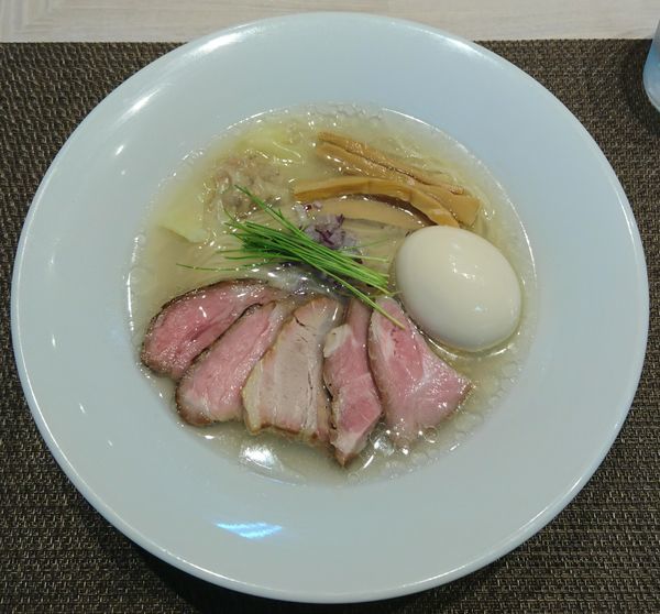 「特製中華蕎麦＜塩＞」@宍道湖しじみ中華蕎麦 琥珀 東京本店の写真