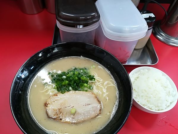 「5/11 松平風博多とんこつラーメンバリカタ(替え玉１玉無料、ミ」@とんこつラーメン松平 六浦店の写真