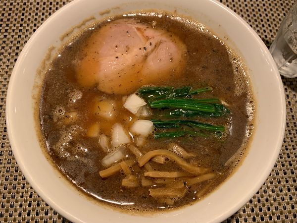 「焦がし煮干らぁめん800円」@らぁめんや やしげるの写真