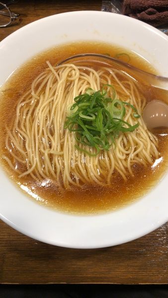 「かけ鳥醤油らぁ麺 北海道ゆめちから小麦麺140g 500円」@Soupmenの写真