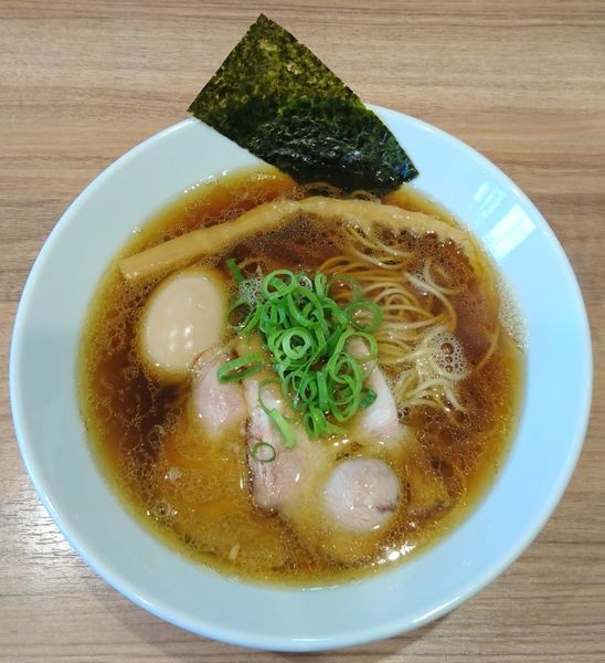 「味玉醤油らーめん」@らーめん にじいろの写真