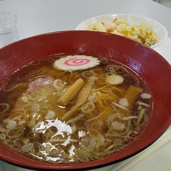 「#ラーメン半チャーハン #570円」@波止場食堂 山下店の写真