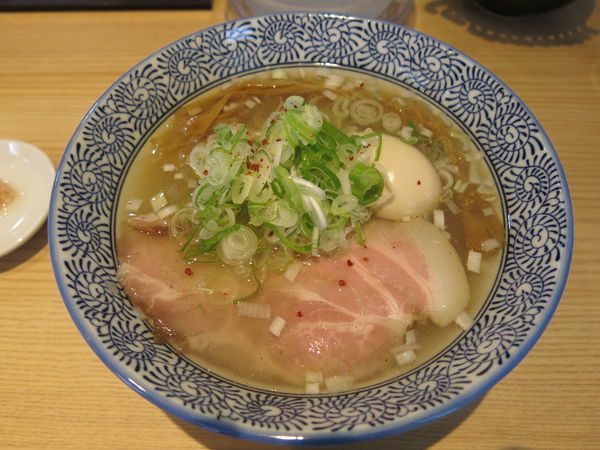 「味玉塩蕎麦＋葱増し：900円＋無料」@初代葱寅 御茶ノ水店の写真