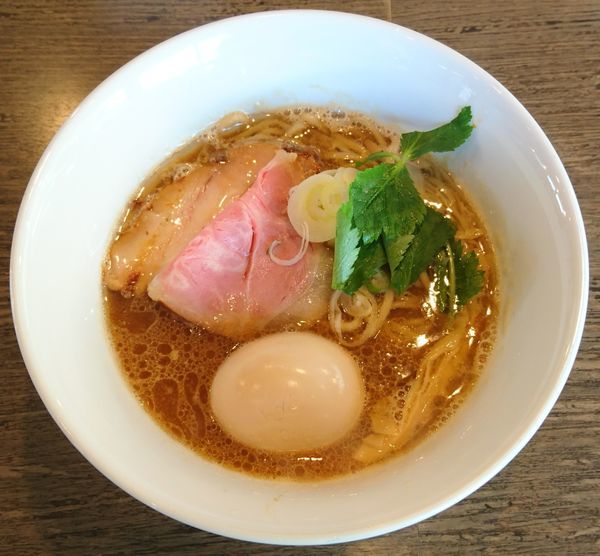 「醤油らーめん＋あじ玉」@らーめん楓の写真