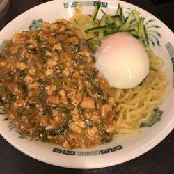 ガパオ麺 温玉のせ