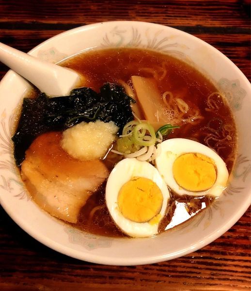 「醤油らーめん(ニンニク.ゆで卵)」@大八の写真