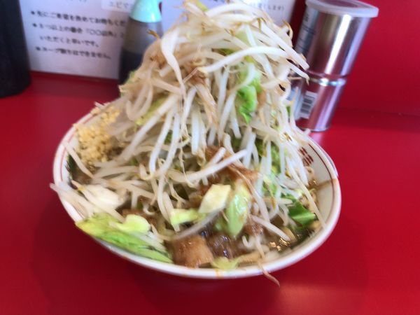 「ラーメン豚2枚ニンニク脂ヤサイ 760円」@ラーメン英二の写真