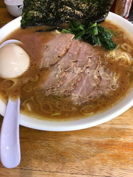 「チャーシュー麺大盛り煮卵＋半ライス」@らーめん 㐂輪の写真