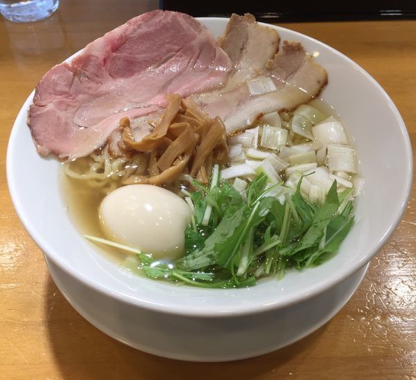 「虜中華そば(大盛り)＋半熟味玉」@自家製中華そば 麺の虜の写真