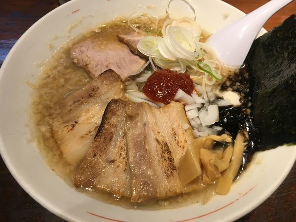 「濃 (チャーシュー乗せ)」@野方ホープ 野方本店の写真