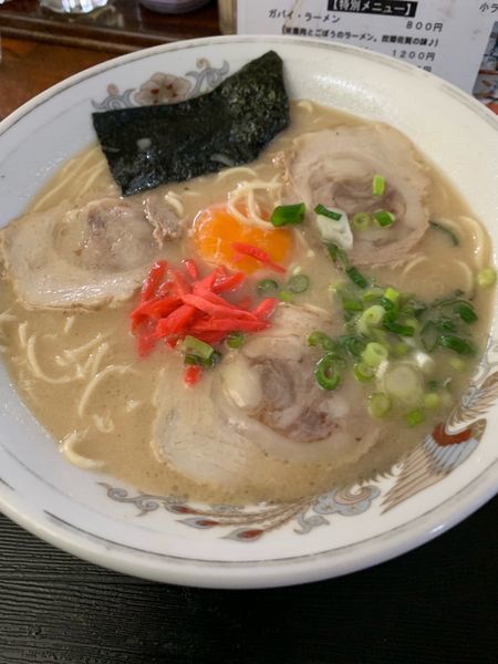 「卵入りラーメン750円」@九州ラーメン 葉隠の写真