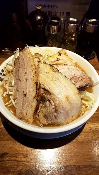 「本気の炙り焼豚そば」@本気の焼豚 プルプル食堂の写真