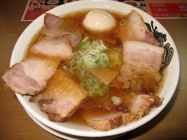 「淡麗醤油チャーシュー　980円＋味玉　120円」@食堂 はせ川の写真